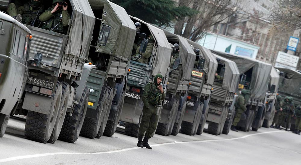 фото колонна из военных машин